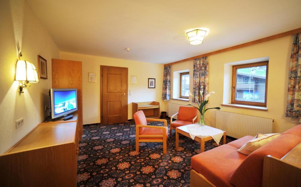 Thermal-Badhotel Kirchler Tux Oda fotoğraf