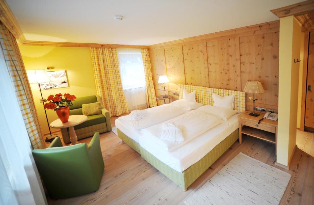 Thermal-Badhotel Kirchler Tux Oda fotoğraf
